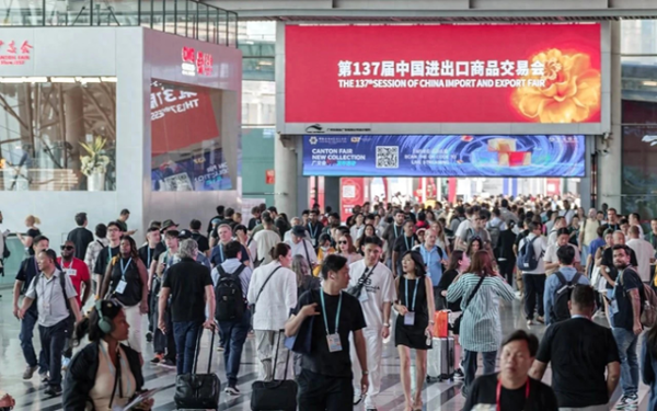 仁信配资 三个“爆品”, 藏着中国外贸秘籍