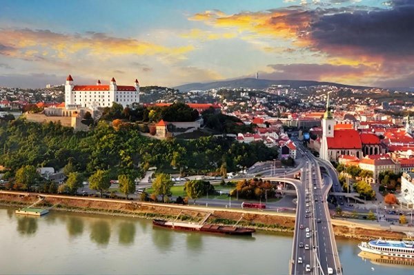 万光证券 全球唯一和平分裂的国家，不打不吵就分家，分完关系还更铁了？