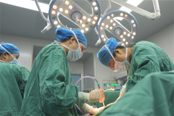 万宝配资 医院主动退费, 背后的问题仍不能放过