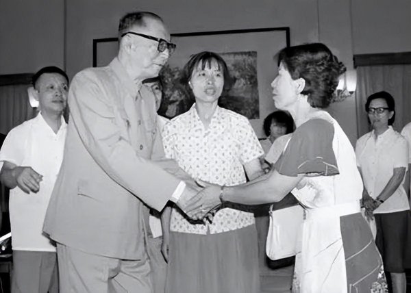 大盈家 92年聂荣臻去世，临终前嘱咐女儿聂力：有机会去日本看看“妹妹”